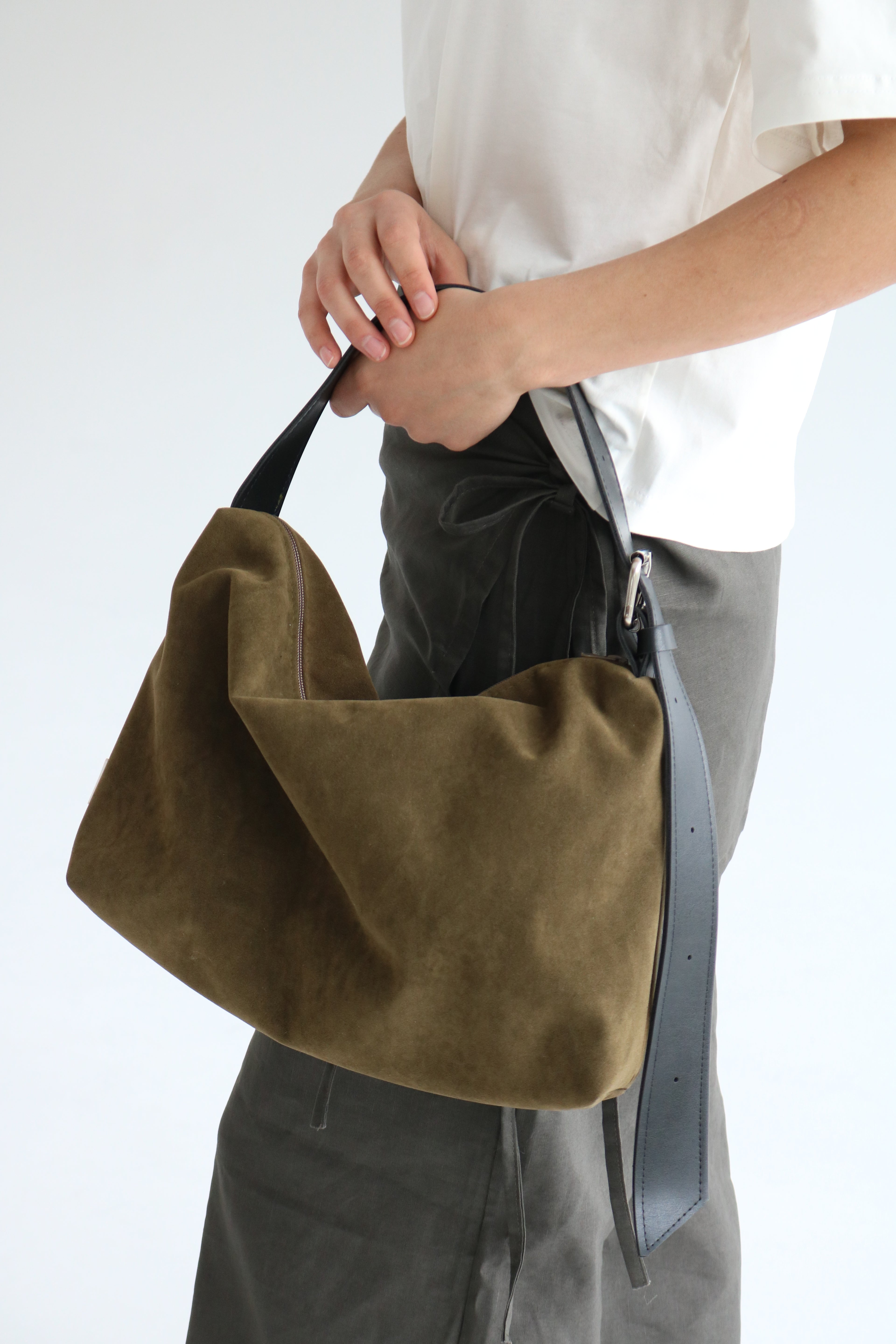 Bag with adjustable handle
